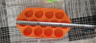 Molde de silicona naranja para 15 cubitos