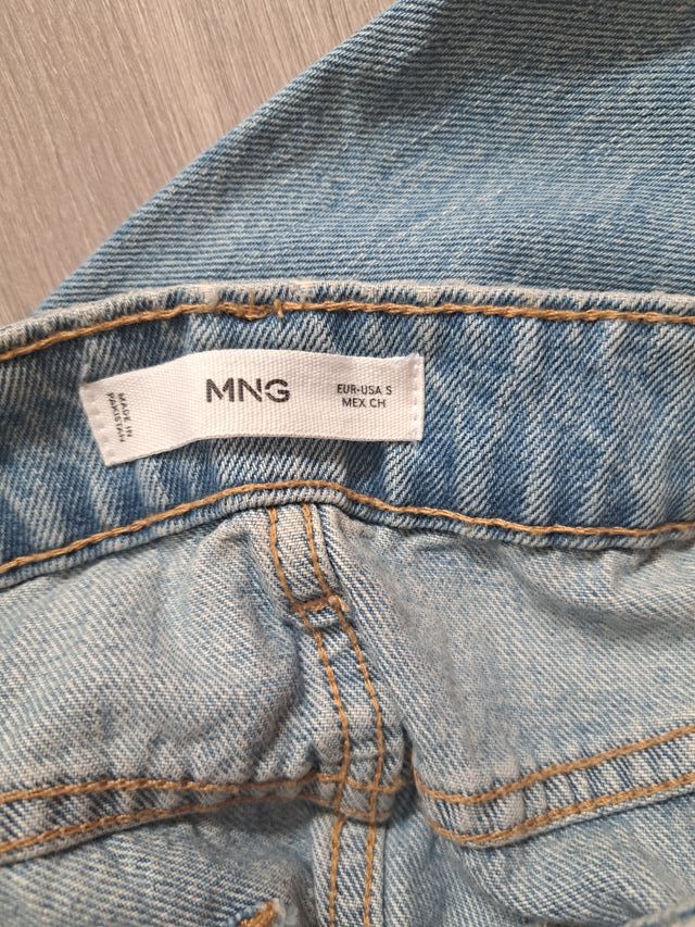 Falda vaquera larga con bajo deshilachado