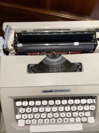 Máquina de escribir Olivetti Lettera 25