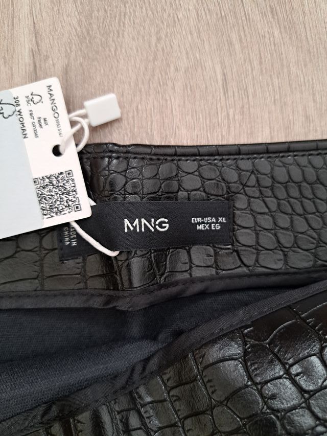 Minifalda Mango efecto piel animal print negra