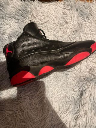 Zapatillas Jordan Negras y Rojas