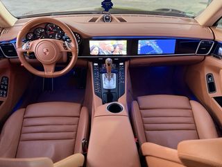 Porsche Panamera GTS 2024INTERIOR 300CV 127.600km