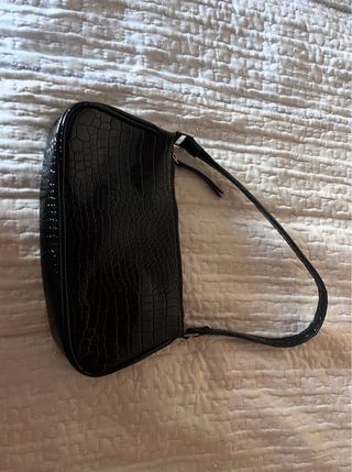 Bolso negro efecto piel cocodrilo