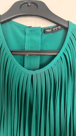 Vestido verde con flecos