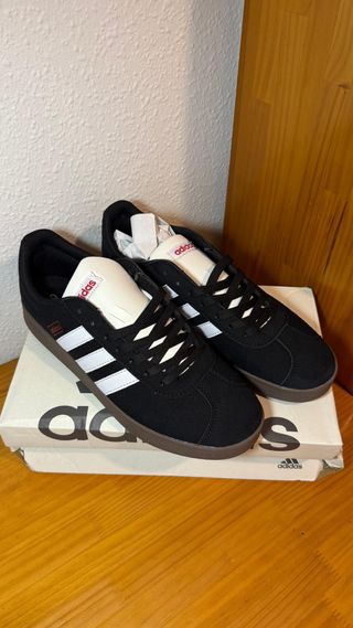 Adidas Zapatillas Negras y Blancas