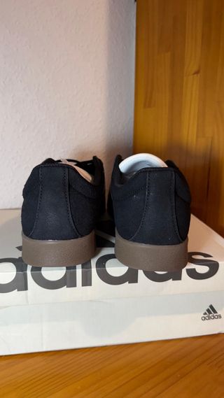 Adidas Zapatillas Negras y Blancas