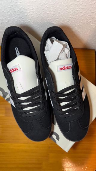 Adidas Zapatillas Negras y Blancas