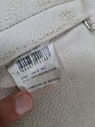 Puff branco em pele sintética com fechos