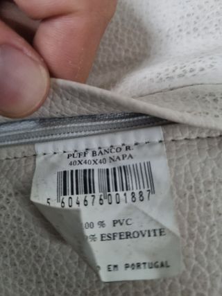 Puff branco em pele sintética com fechos
