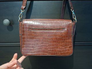Bolso Parfois Marrón Estampado Cocodrilo