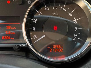 PEUGEOT 5008 Allure 2.0 BlueHDi 150 FAP