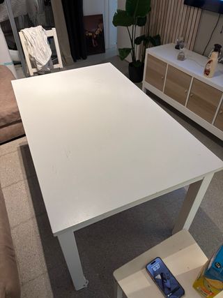 Mesa de comedor blanca