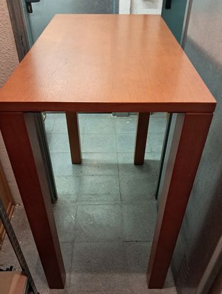 Mesa alta de madera