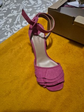 Sandalias rosas tacón cuadrado Stradivarius