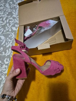 Sandalias rosas tacón cuadrado Stradivarius