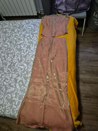 Conjunto corpiño y falda larga dorado y naranja