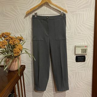 Pantalón carrot gris Zara