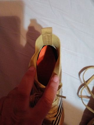 Botas de fútbol doradas talla 37