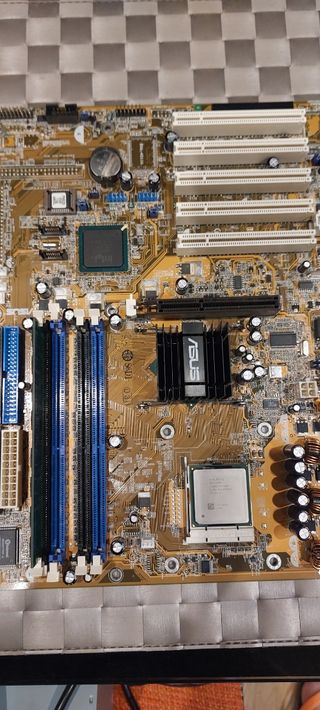 Placa Base ASUS + Pentium 4 3.20 GHz + 256 MB RAM