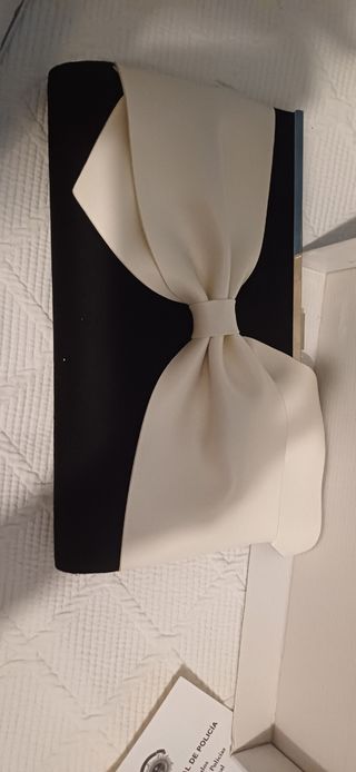Bolso de fiesta negro y blanco con lazo