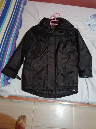 Cazadora impermeable y abrigada