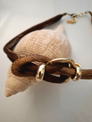 Collana elegante marrone e oro