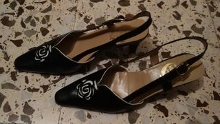Zapatos de piel negros nuevos