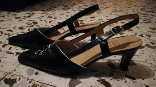 Zapatos de piel negros nuevos