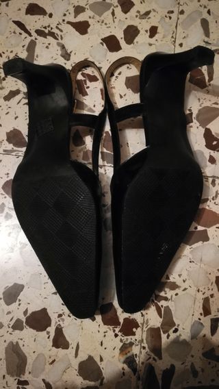 Zapatos de piel negros nuevos