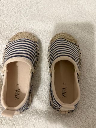 Alpargatas niño Zara rayas azules talla 23