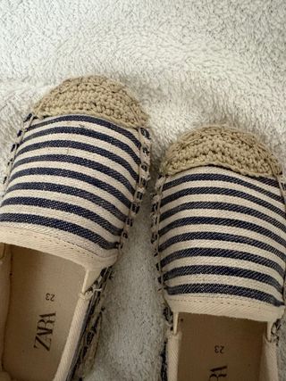 Alpargatas niño Zara rayas azules talla 23