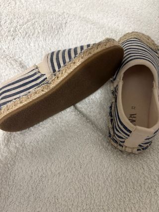 Alpargatas niño Zara rayas azules talla 23