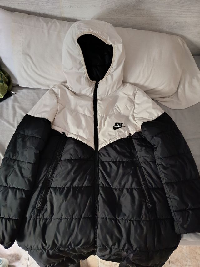Chaqueta Nike Negra y Blanca