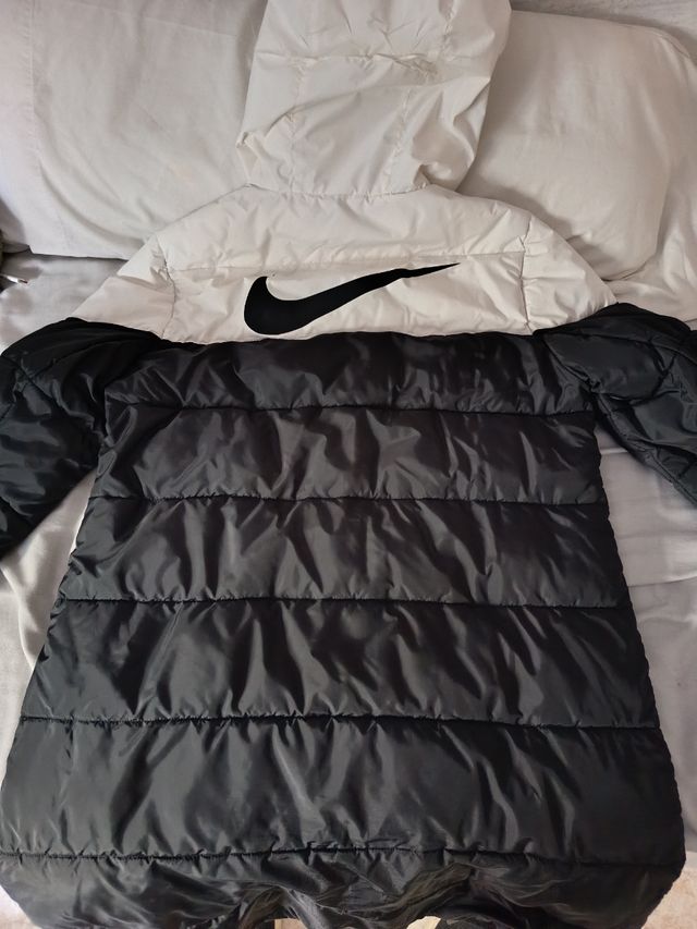 Chaqueta Nike Negra y Blanca