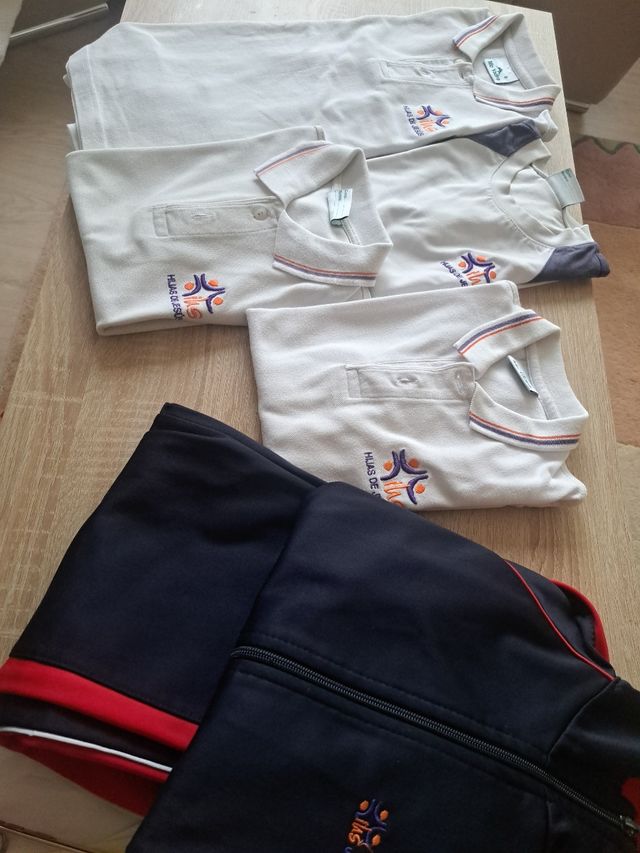 Lote Uniforme Escolar: Polos y Chándal