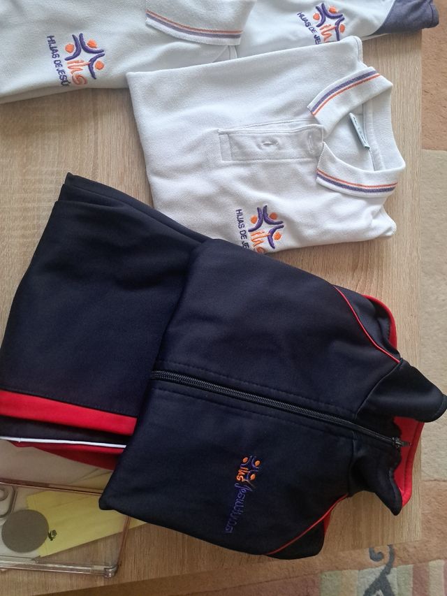 Lote Uniforme Escolar: Polos y Chándal