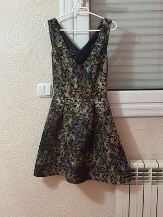 Vestido Negro con Estampado Multicolor