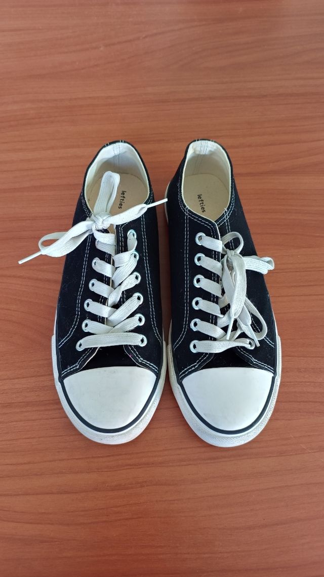 Zapatillas estilo Converse Negras y Blancas