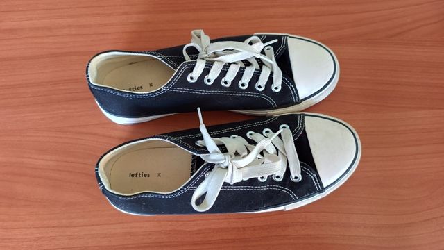 Zapatillas estilo Converse Negras y Blancas