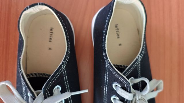 Zapatillas estilo Converse Negras y Blancas