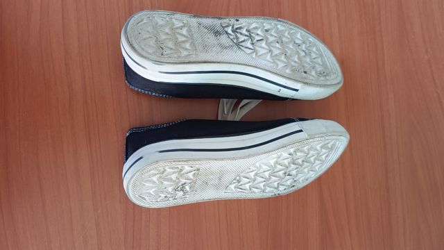 Zapatillas estilo Converse Negras y Blancas