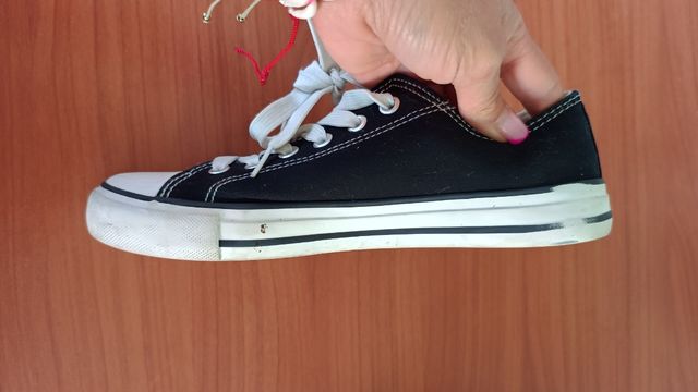 Zapatillas estilo Converse Negras y Blancas