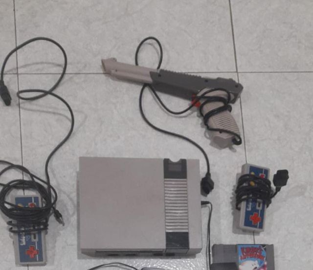 Nintendo NES con juegos y mandos más juegos