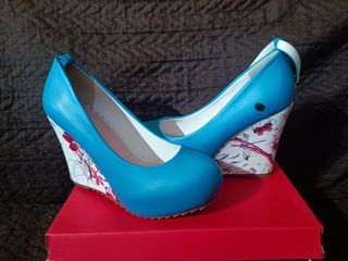 Zapatos de tacón con plataforma color calipso