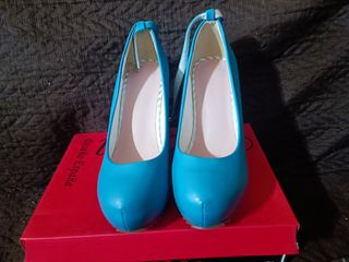 Zapatos de tacón con plataforma color calipso
