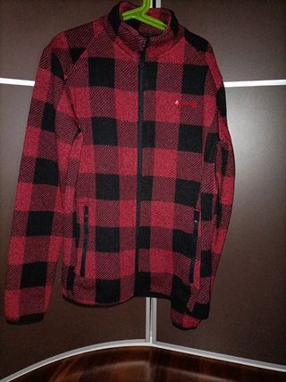 Chaqueta Forromountain .cuadros roja y negra.Nueva