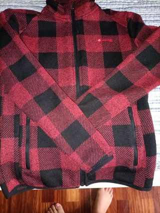 Chaqueta Forromountain .cuadros roja y negra.Nueva