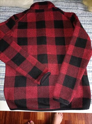 Chaqueta Forromountain .cuadros roja y negra.Nueva