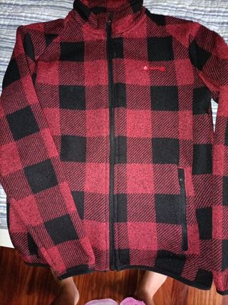 Chaqueta Forromountain .cuadros roja y negra.Nueva