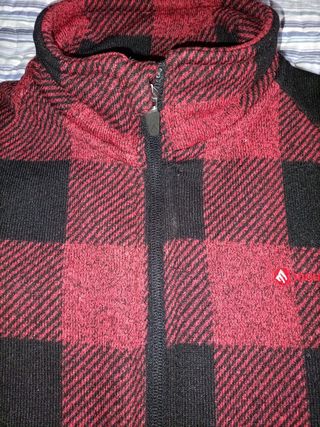 Chaqueta Forromountain .cuadros roja y negra.Nueva
